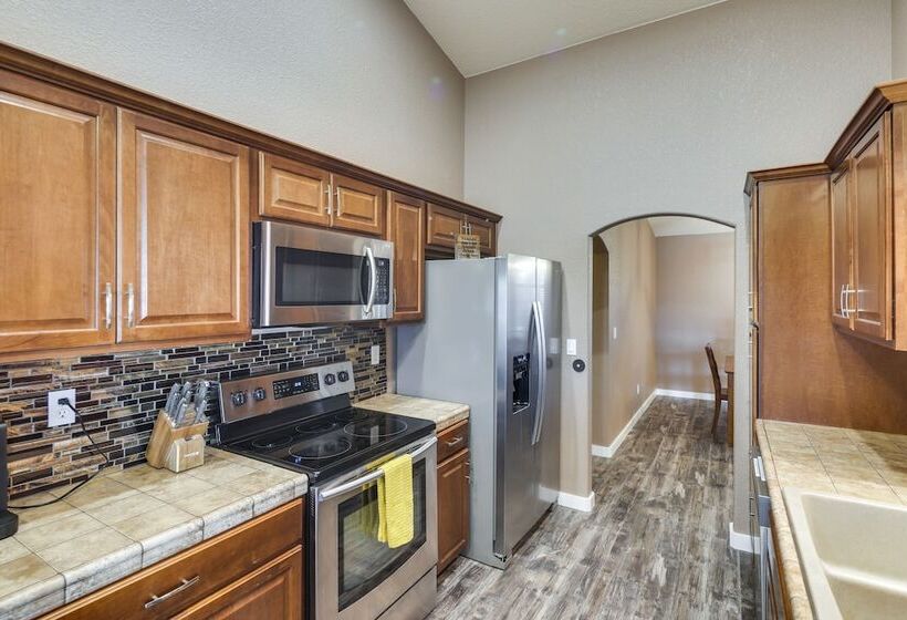 Bullhead City Oasis W/ Fire Pit + Mtn View!