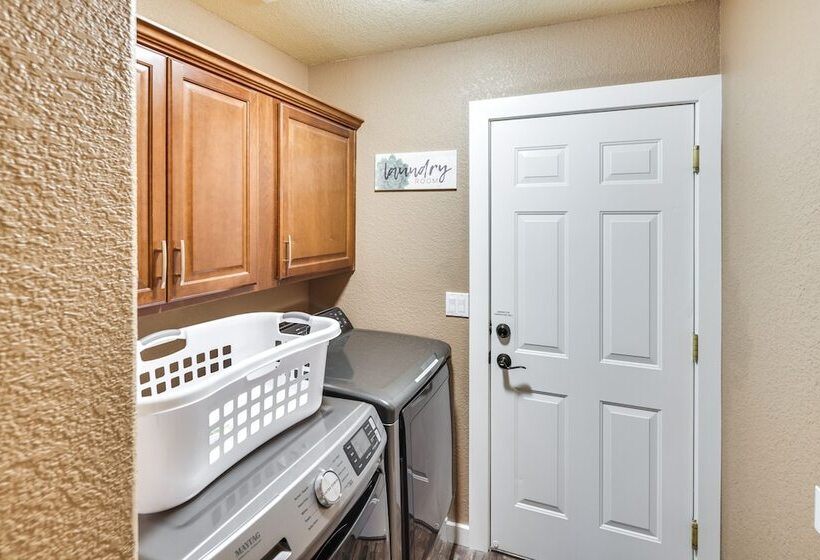 Bullhead City Oasis W/ Fire Pit + Mtn View!