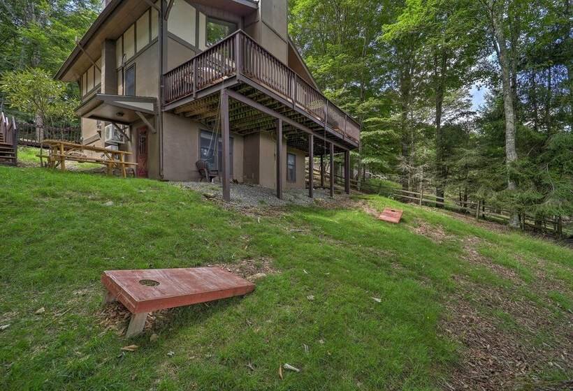 Hot Tub & Scenic Views: Beech Mountain Retreat