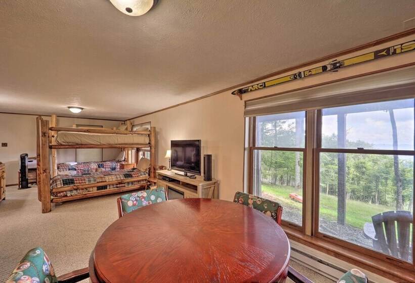 Hot Tub & Scenic Views: Beech Mountain Retreat