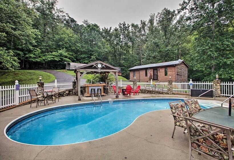 Carters Hideaway By Fairy Stone: Pool & Hot Tub
