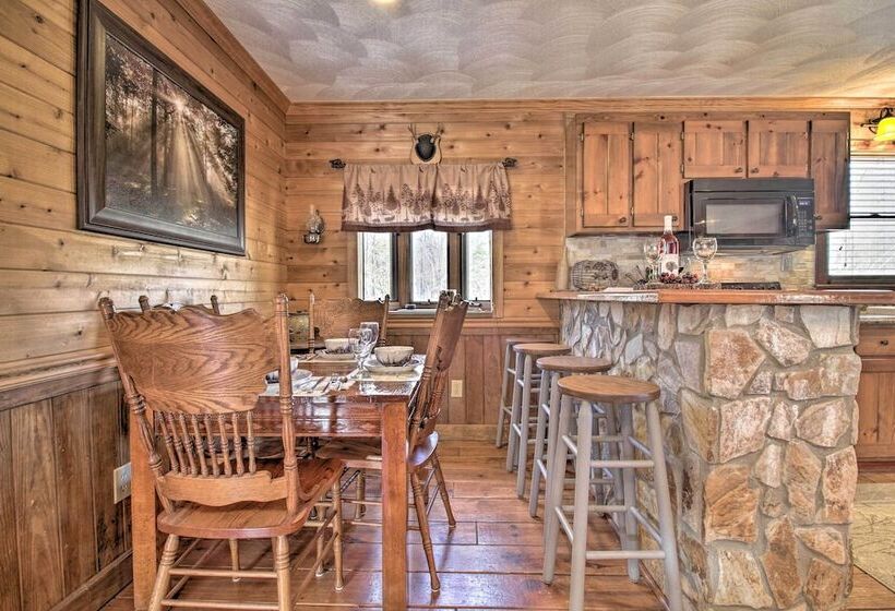 Carters Hideaway By Fairy Stone: Pool & Hot Tub