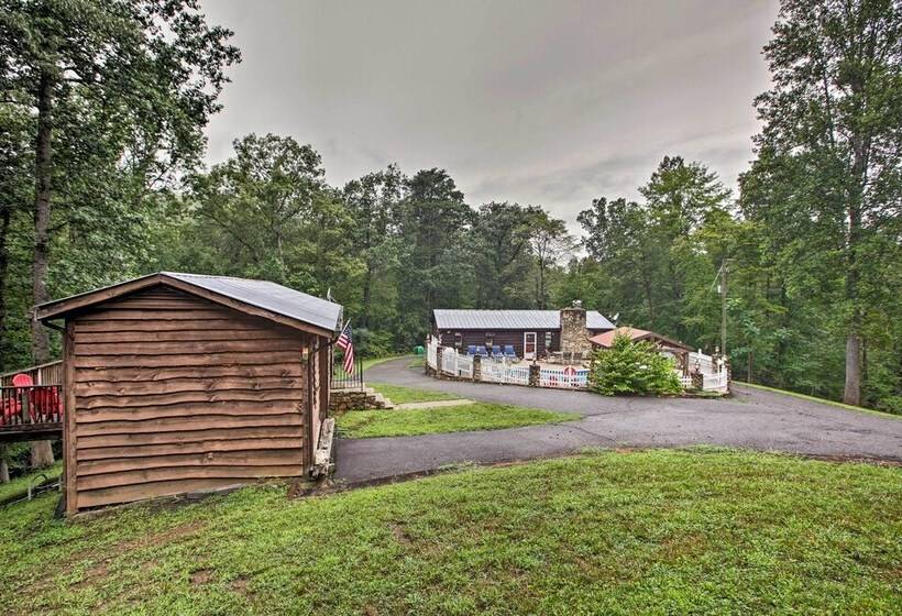 Carters Hideaway By Fairy Stone: Pool & Hot Tub