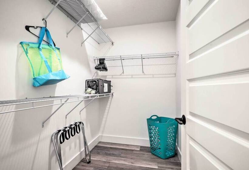 Charming Florida Retreat < Half Mile To Beach!