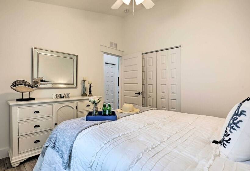 Charming Florida Retreat < Half Mile To Beach!