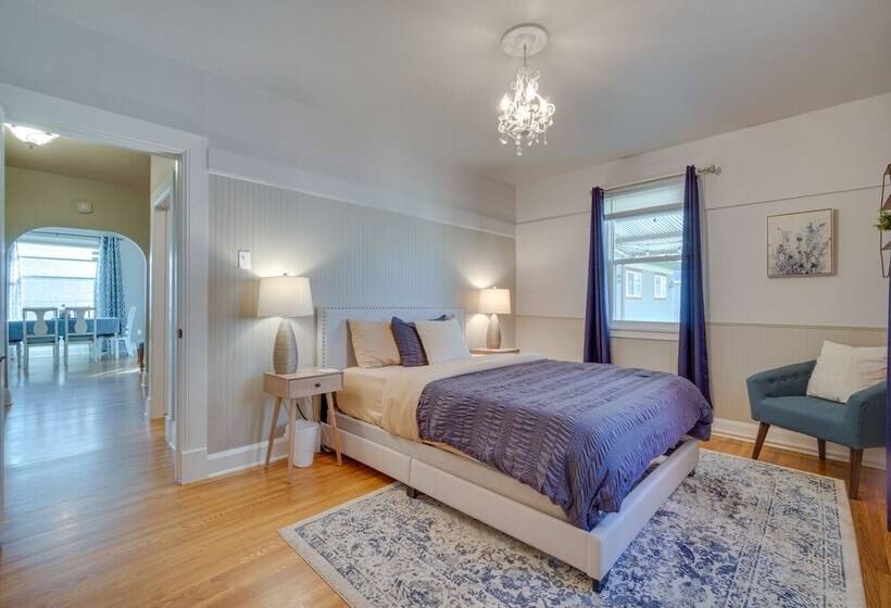 Charming Getaway, Walk To Windsor Lake & Downtown!