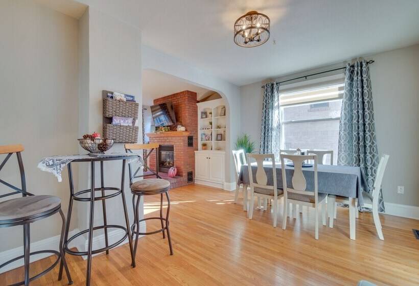 Charming Getaway, Walk To Windsor Lake & Downtown!