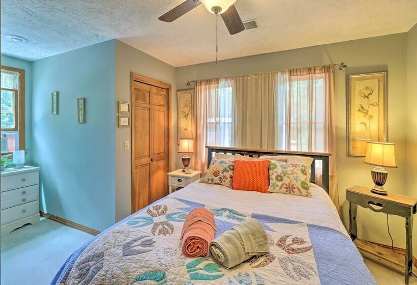 10 Acre Mountain Home Getaway W/ Fire Pit