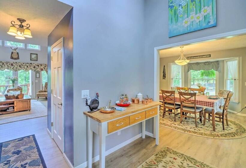 10 Acre Mountain Home Getaway W/ Fire Pit