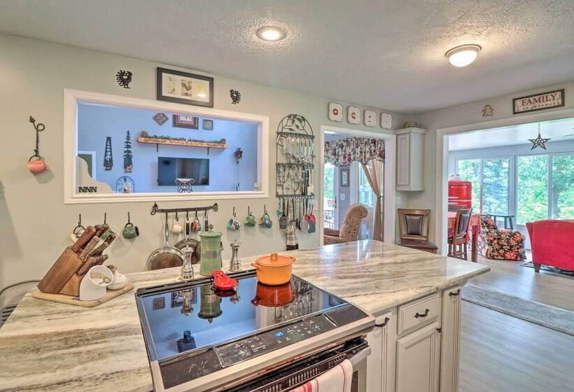 10 Acre Mountain Home Getaway W/ Fire Pit