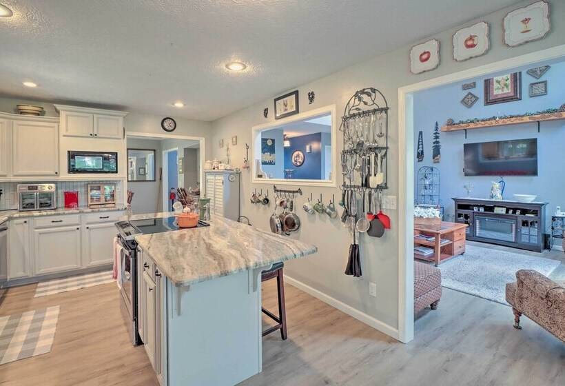 10 Acre Mountain Home Getaway W/ Fire Pit