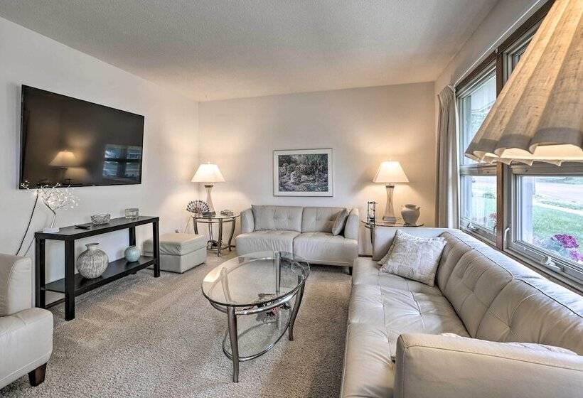 Charming Rochester Home   2 Mi To Mayo Clinic!