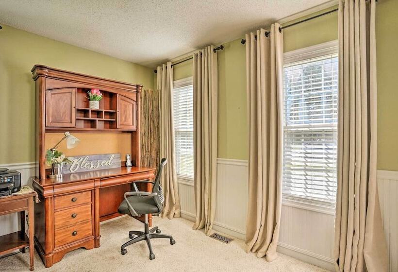 Sandston Home W/ Private Pool ~ 9 Mi To Richmond!