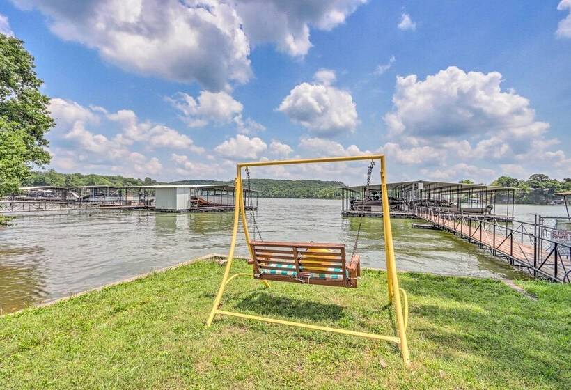 Steps To Lake: Cheerful Camdenton Cottage!
