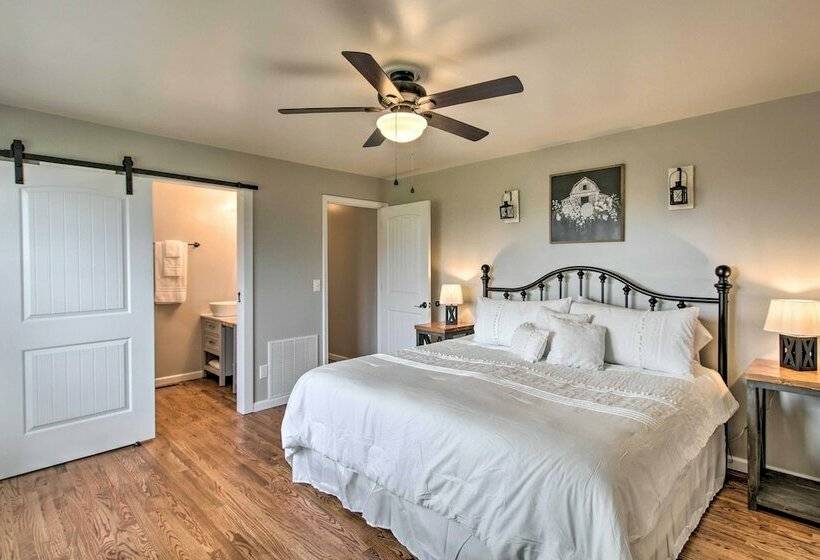 Chic Ste Genevieve Home W/ Nice Interior Amenities