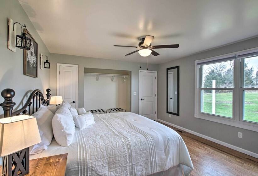 Chic Ste Genevieve Home W/ Nice Interior Amenities