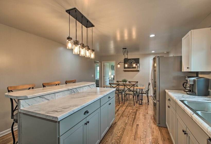 Chic Ste Genevieve Home W/ Nice Interior Amenities