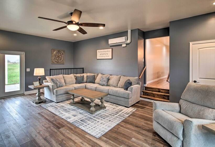 Chic Ste Genevieve Home W/ Nice Interior Amenities