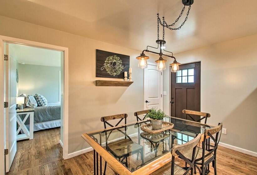 Chic Ste Genevieve Home W/ Nice Interior Amenities