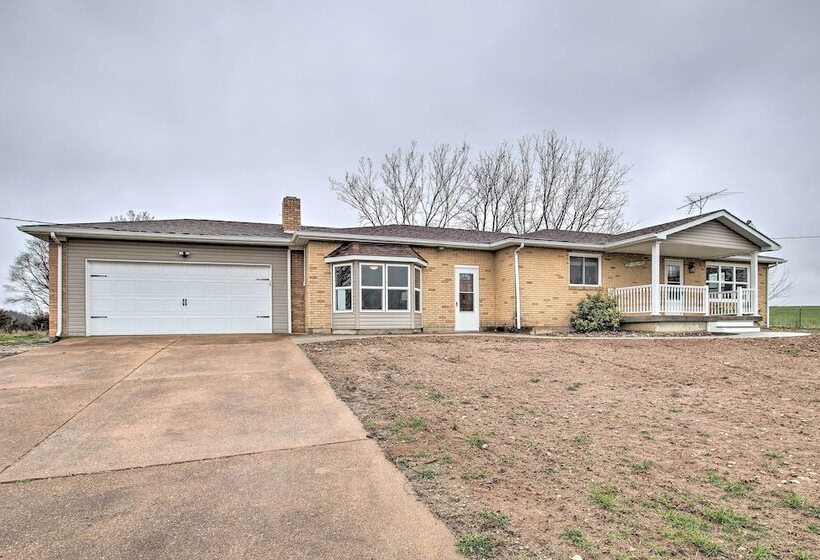 Chic Ste Genevieve Home W/ Nice Interior Amenities