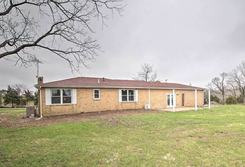 Chic Ste Genevieve Home W/ Nice Interior Amenities