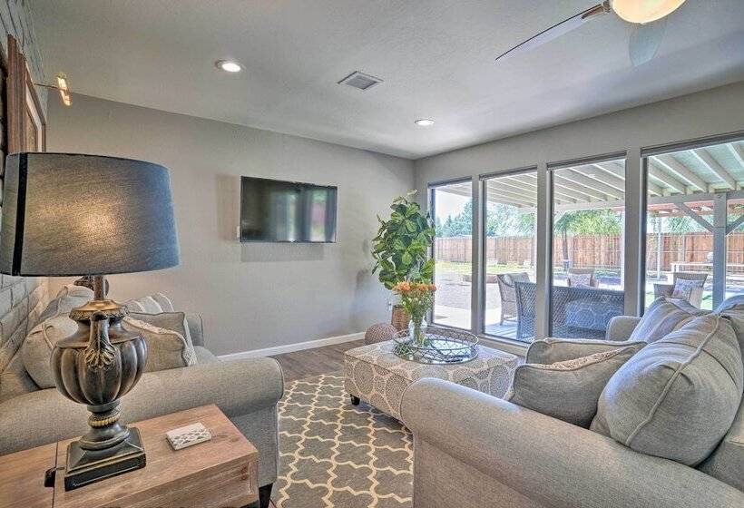 Hot Tub & Spacious Yard: Chino Valley Home!