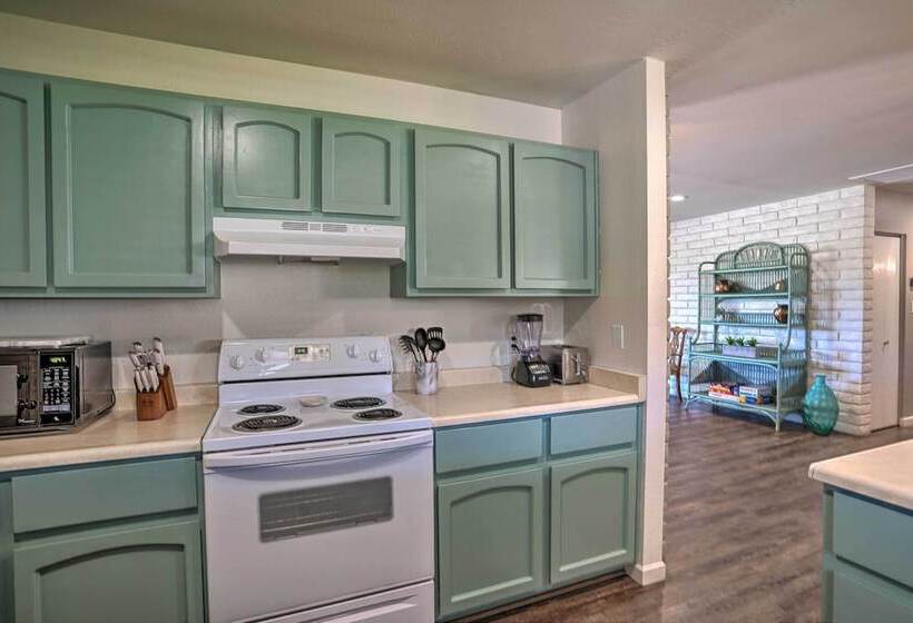 Hot Tub & Spacious Yard: Chino Valley Home!