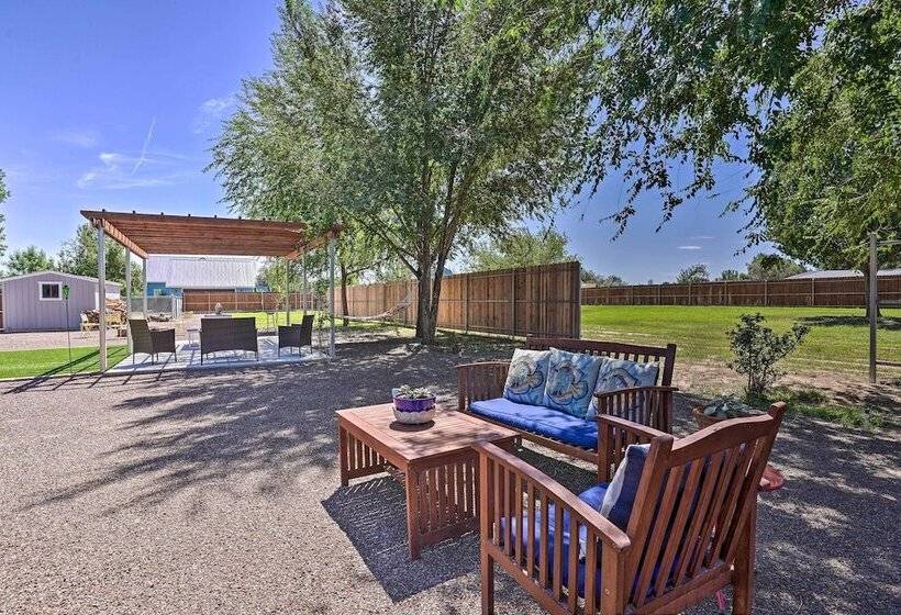 Hot Tub & Spacious Yard: Chino Valley Home!