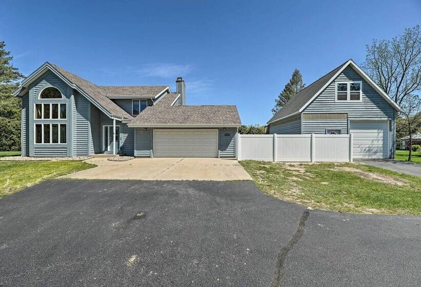 Coloma Escape: Pool, Hot Tub < 1 Mi To Lake!