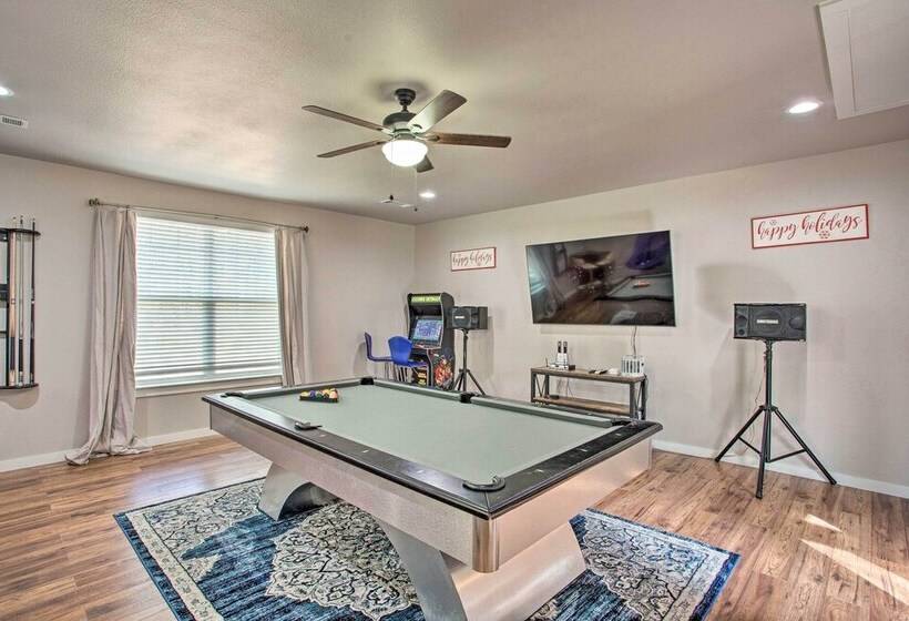 Lake Tawakoni Access: Home W/ Game Room!