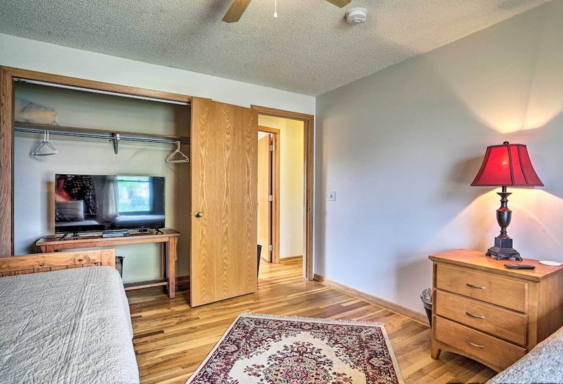 Quiet Rapid City Home Walk To Canyon Lake Park