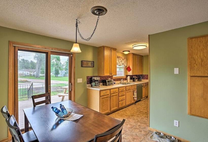 Quiet Rapid City Home Walk To Canyon Lake Park