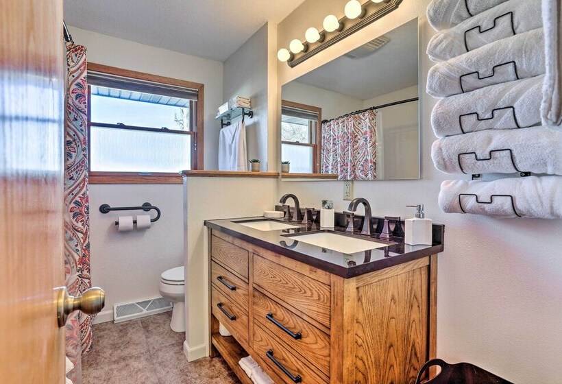 Quiet Rapid City Home Walk To Canyon Lake Park