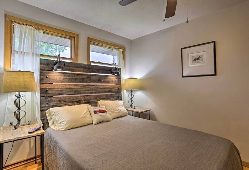 Quiet Rapid City Home Walk To Canyon Lake Park