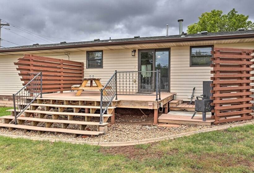 Quiet Rapid City Home Walk To Canyon Lake Park