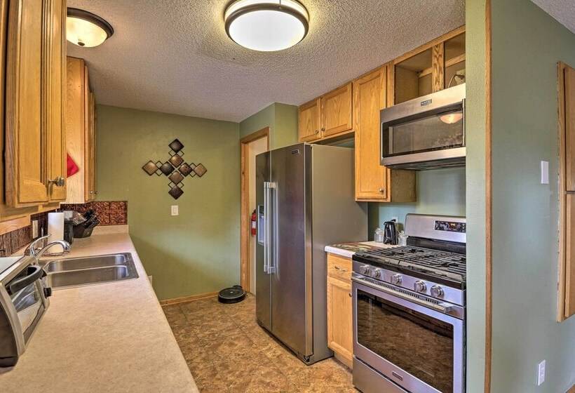 Quiet Rapid City Home Walk To Canyon Lake Park