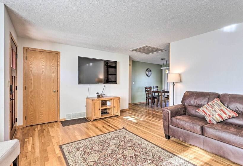 Quiet Rapid City Home Walk To Canyon Lake Park