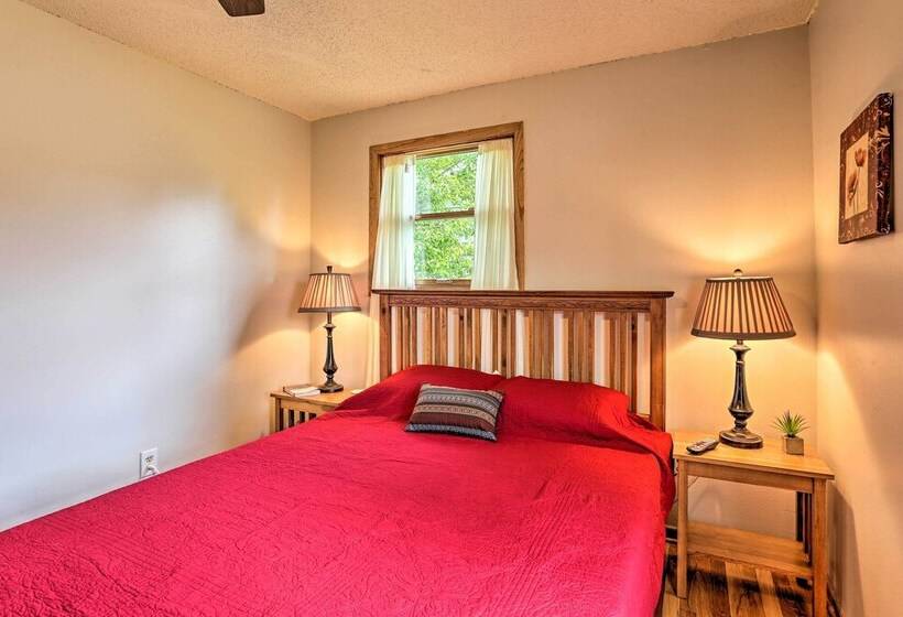 Quiet Rapid City Home Walk To Canyon Lake Park