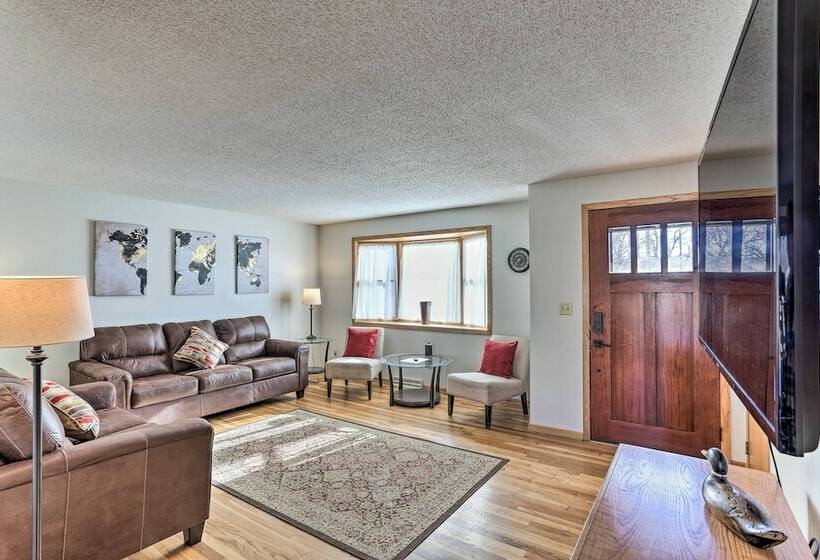 Quiet Rapid City Home Walk To Canyon Lake Park