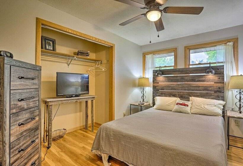 Quiet Rapid City Home Walk To Canyon Lake Park