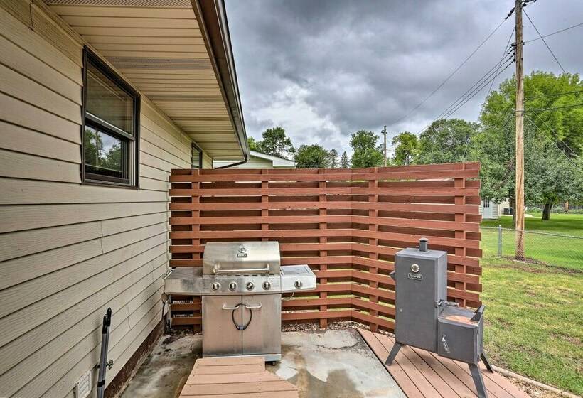 Quiet Rapid City Home   Walk To Canyon Lake Park