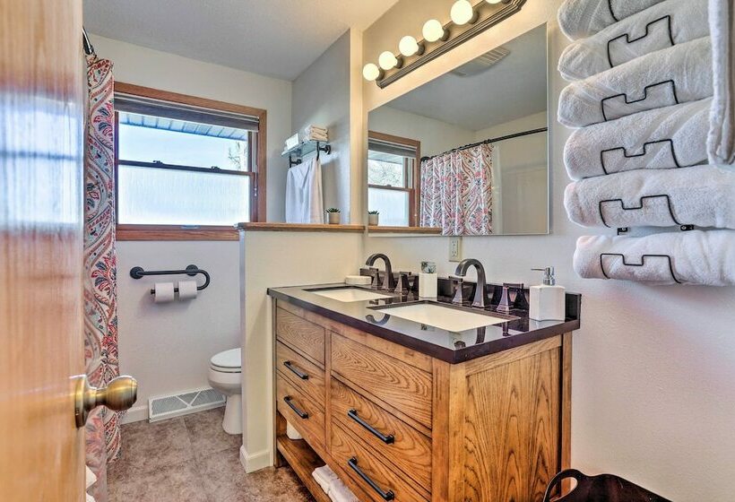 Quiet Rapid City Home Walk To Canyon Lake Park