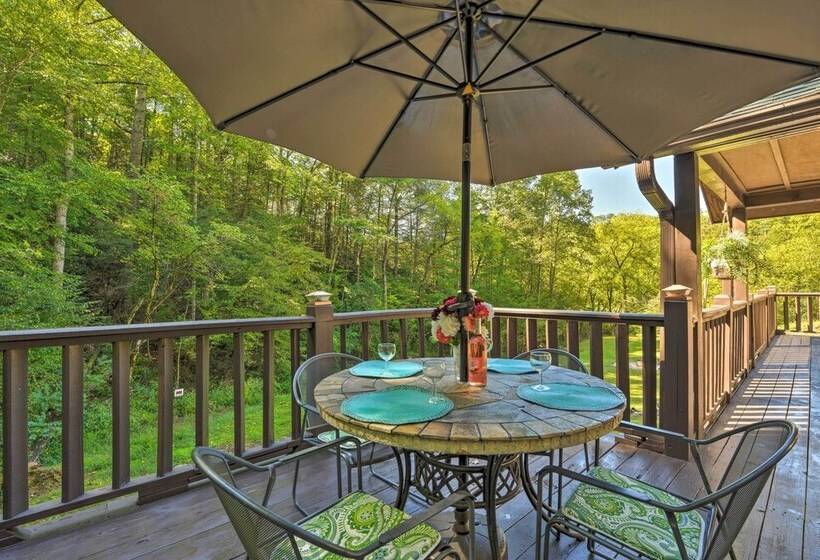 Smoky Mountain  Cozy Cove  Cabin: Deck & Fire Pit!