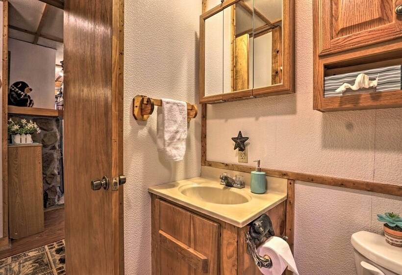 Smoky Mountain  Cozy Cove  Cabin: Deck & Fire Pit!