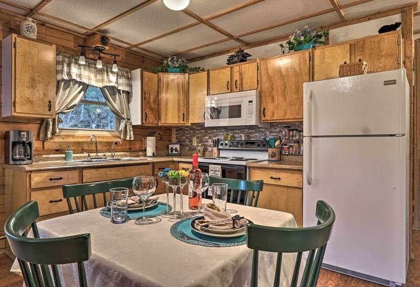 Smoky Mountain  Cozy Cove  Cabin: Deck & Fire Pit!