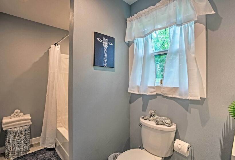 Couples Retreat In Canton W/ Patio, Trail & Yard!