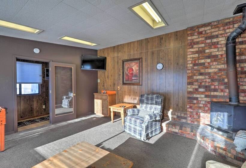 Cozy Cabin Retreat W/ Onsite Trail Access!