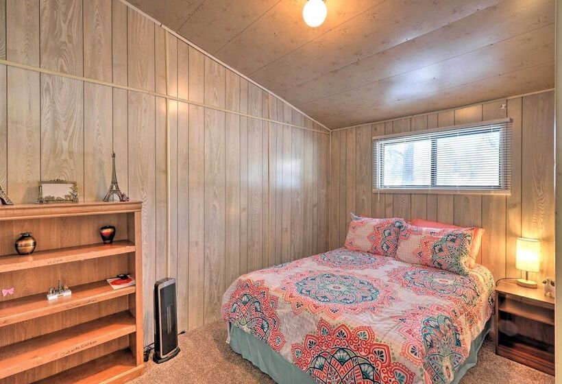 Cozy Cabin Retreat W/ Onsite Trail Access!
