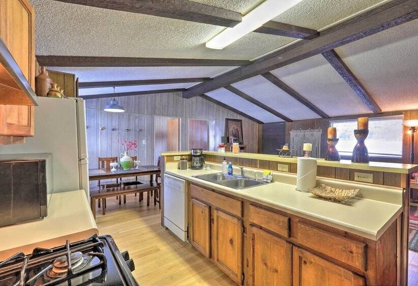 Cozy Cabin Retreat W/ Onsite Trail Access!