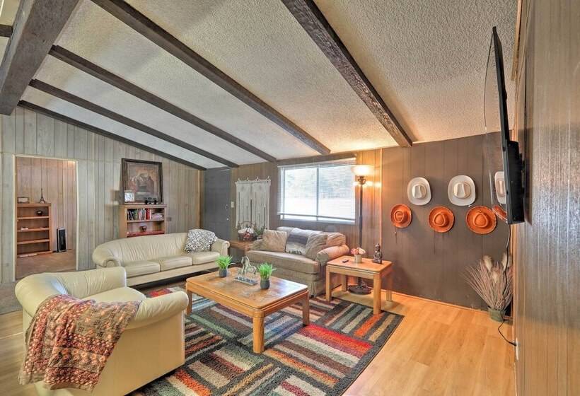 Cozy Cabin Retreat W/ Onsite Trail Access!